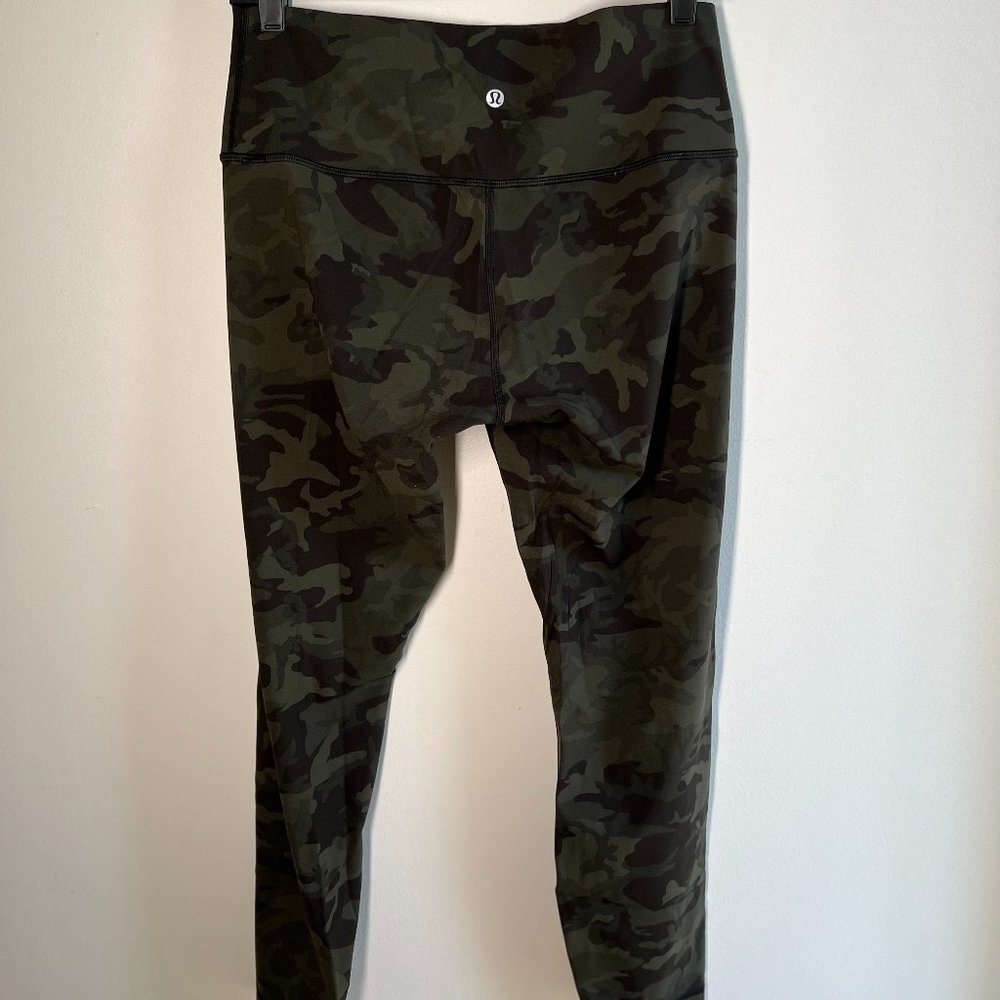 Women's Lululemon Army Green 3/4 Leggings (Size 10)